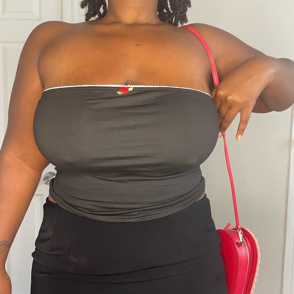 Black tube top / strapless top 🌹